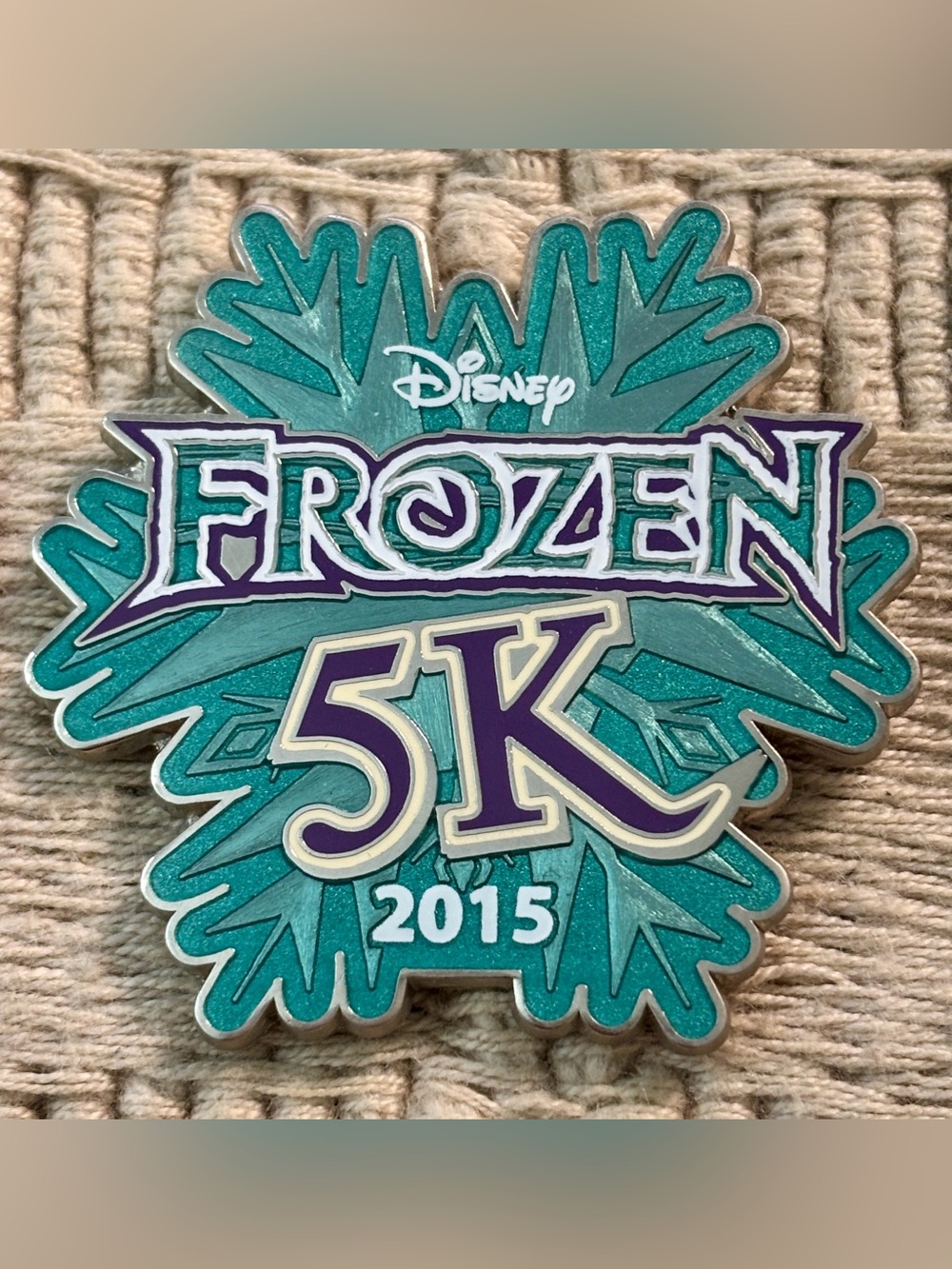 DISNEY 2015 *LR* WDW Frozen 5K Princess Half-Marathon Weekend Snowflake Pin